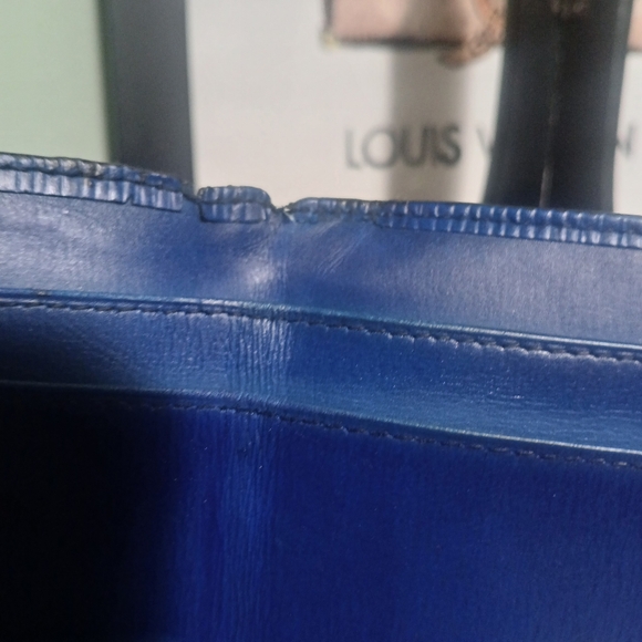 LV Double Snap Epi Wallet - Picture 16 of 16